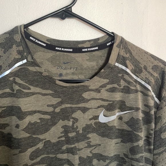 Nike Rise 365 Camo Short Sleeve Dri Fit Running Shirt - Picture 2 of 5